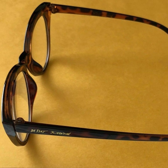 Betsey Johnson +2.50 TORTOISE Large ROUND Readers - Picture 5 of 5
